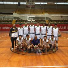 Los doce integrantes de la selección varonil de voleibol y su entrenador